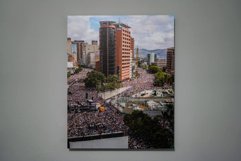 Fotografía del día la juramentación de Juan Guaidó en su oficina