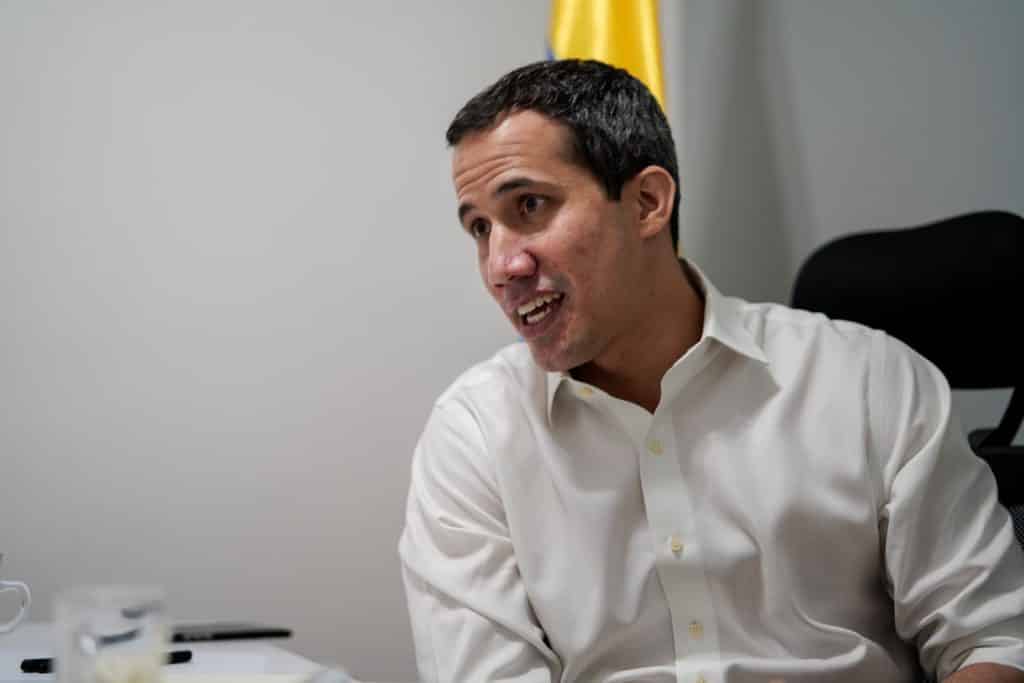 Juan Guaidó en su oficina