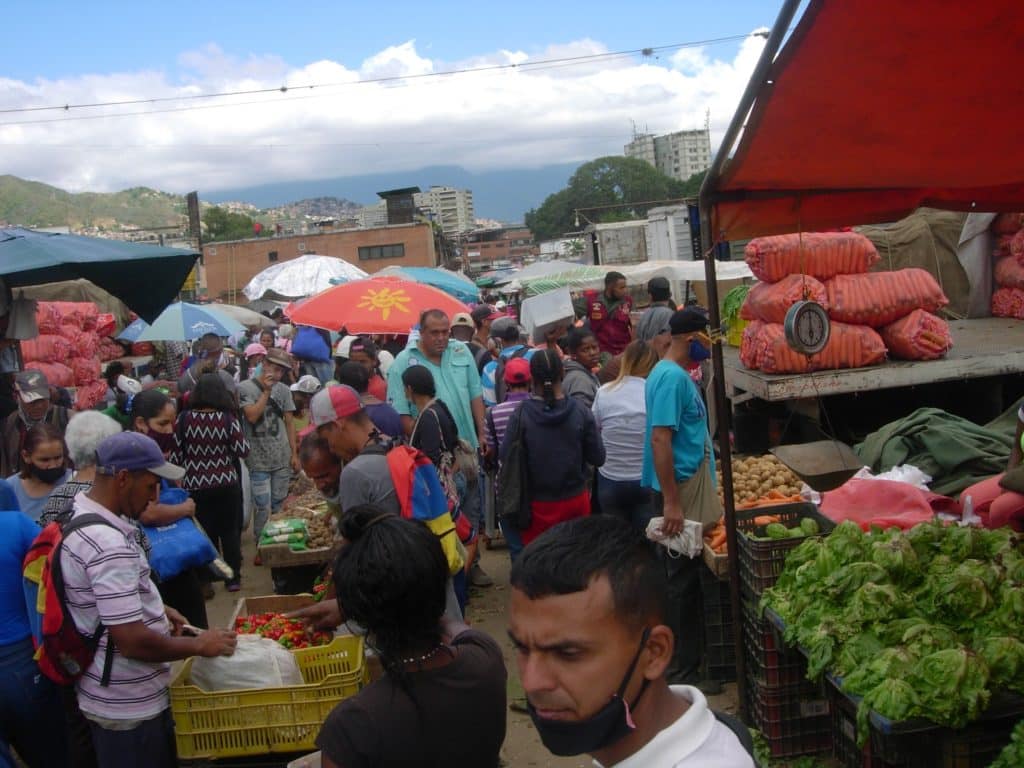 Ganarse la vida. Una jornada en el Mercado Mayor de Coche