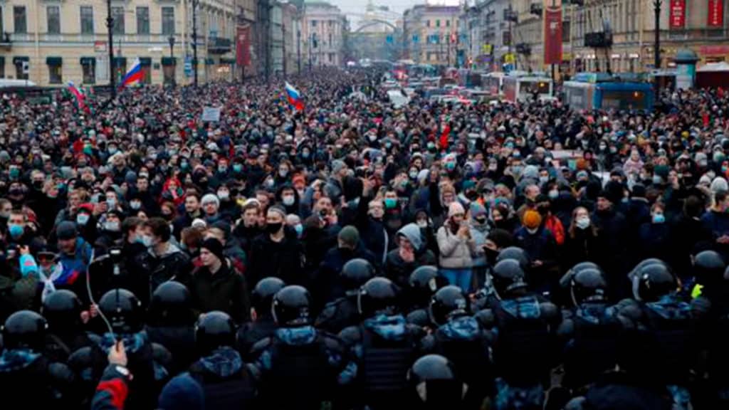 Opositores protestan en Rusia