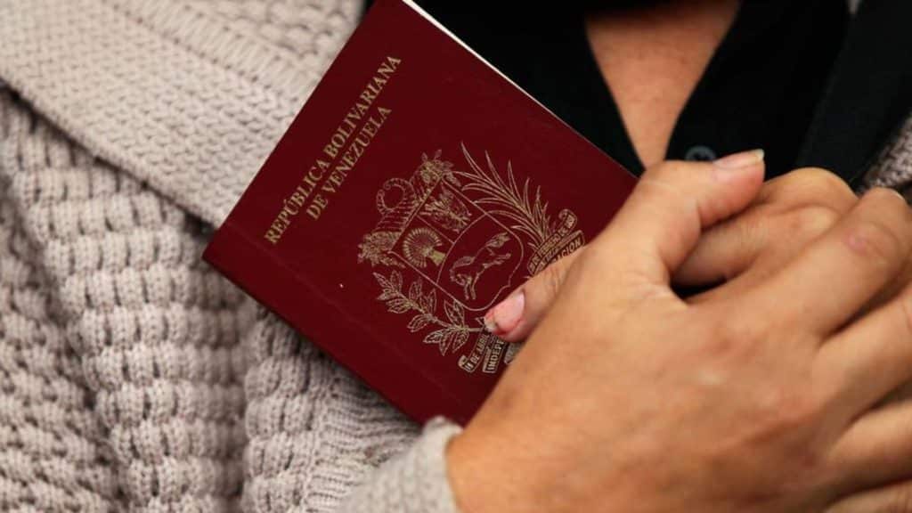 Colombia extiende por 10 años vigencia de pasaportes venezolanos vencidos: los detalles