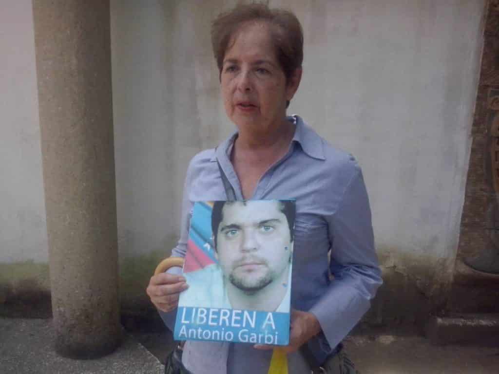 Madre de Antonio Garbi, preso político en Carabobo