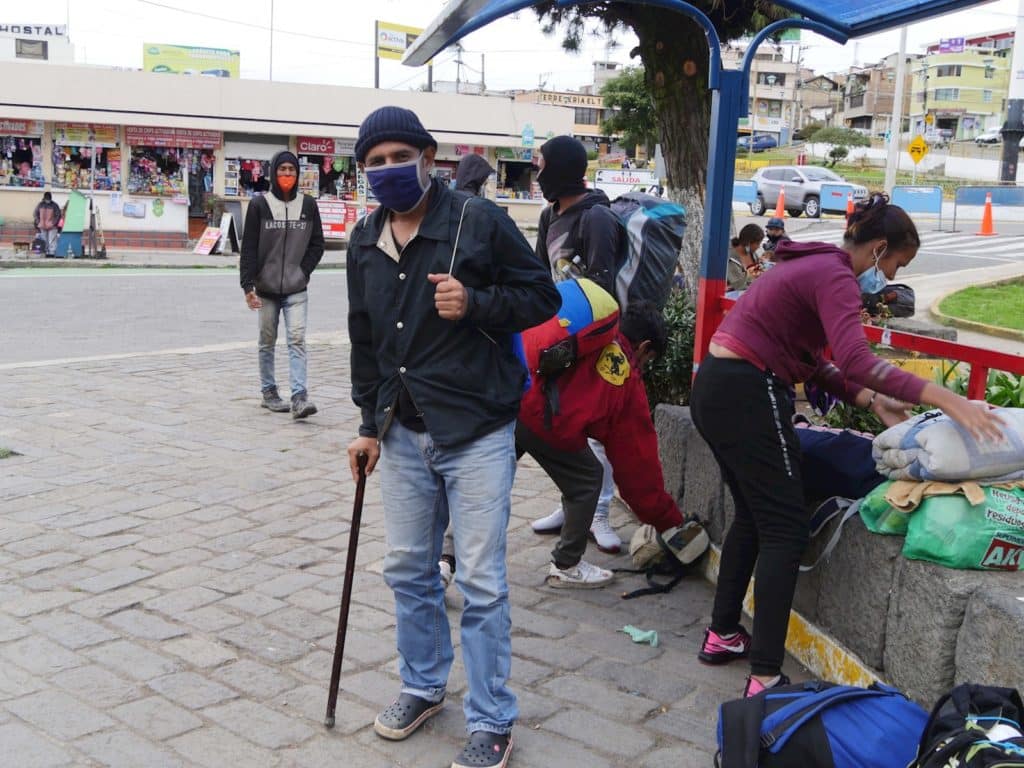 Venezolanos migran a pesar del cierre de fronteras: “Cruzamos por trochas y nos toca pasar un río”