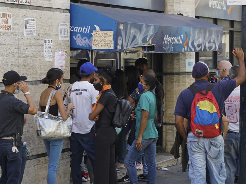 Colas para efectivo en Caracas