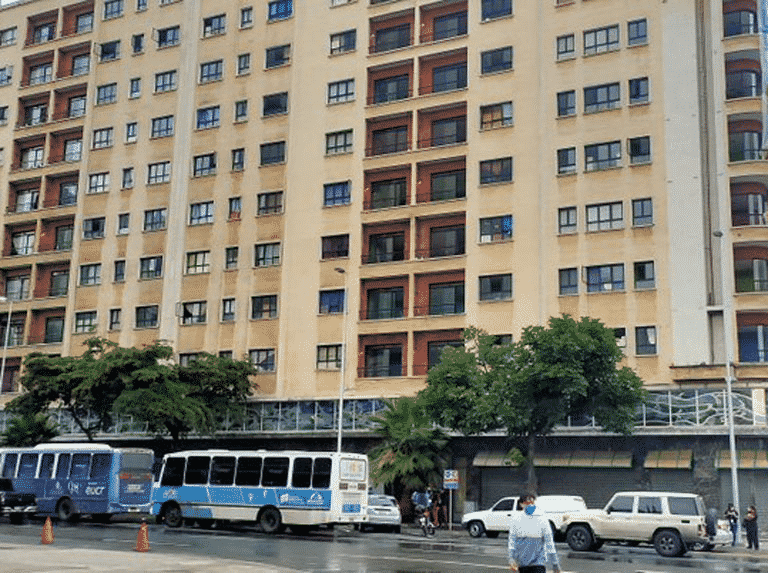 Las tiendas que ahora funcionan en las antiguas residencias estudiantiles Livia Gouverneur de Plaza Venezuela