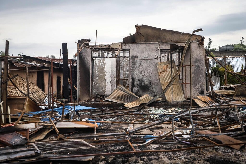 dificios quemados en Shashamene, Ethopia, en julio. Más de 160 personas murieron en violencia étnica inflamada por las redes sociales