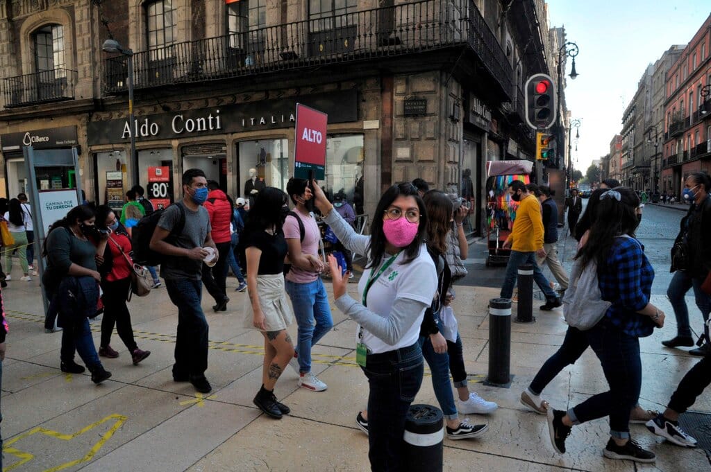 Huyendo del encierro, los estadounidenses están acudiendo en masa a la Ciudad de México