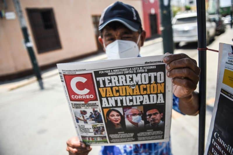 Los escándalos políticos que rodean las jornadas de vacunación contra el covid-19 en Latinoamérica