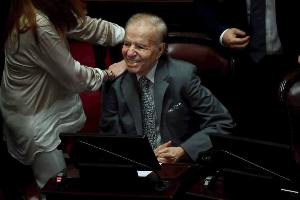 El discutido legado de Carlos Menem, un excéntrico que gobernó Argentina por 10 años
