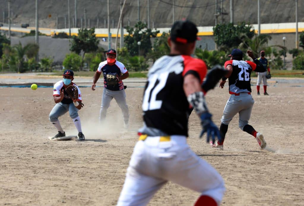 Softbol en Lima, Perú venezolanos