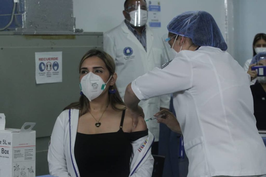 Comenzó el plan de vacunación contra el covid-19 en Venezuela: ¿qué sectores recibirán la dosis?