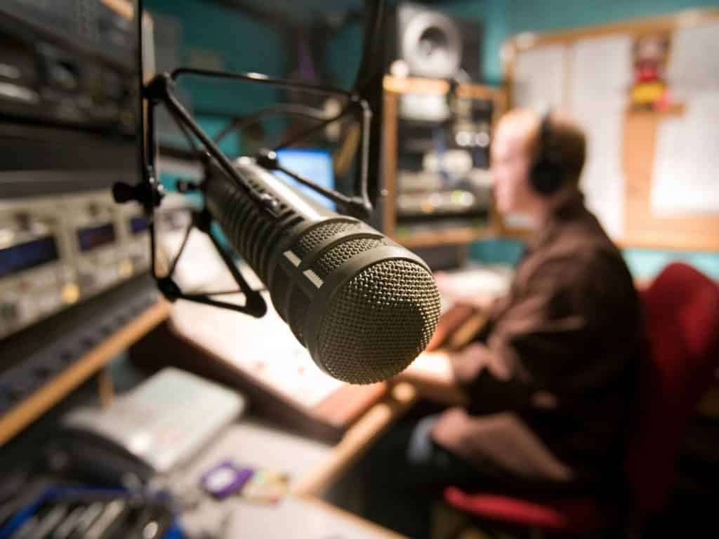 La radio, un medio clave para combatir la desinformación durante la pandemia