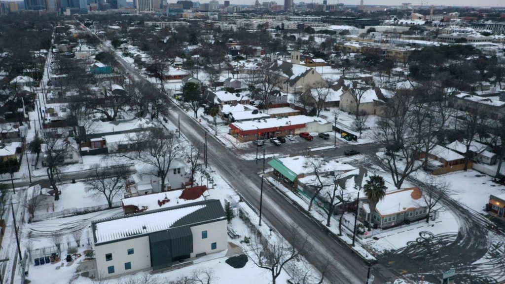 ¿Cómo enfrenta Texas la nevada más fuerte de las últimas tres décadas?