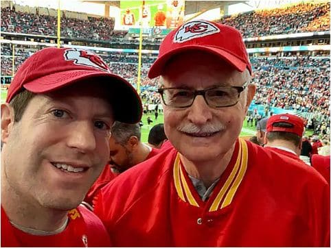 Dan Cohen con su padre en el Super Bowl 2020