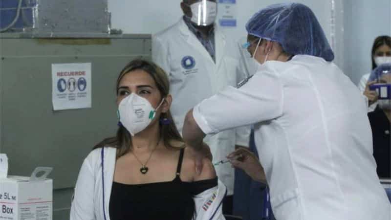 Dos visiones sobre las vacunas contra el covid-19 que se están aplicando en Venezuela