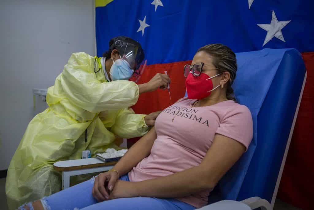 Cinco aspectos que han marcado la segunda ola de covid-19 en Venezuela