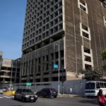 Los venezolanos no ven beneficios en los nuevos billetes: “Con un millón no se compra nada, ni un caramelo”