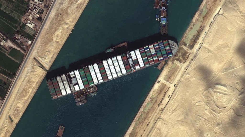 El Ever Given: el barco que paralizó durante seis días el tránsito por el canal de Suez