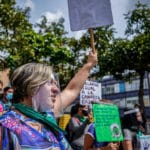 Organizaciones y activistas feministas protestando en la plazza Brión de Chacaito con motivo al Día de la Mujer