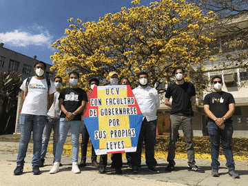En imágenes: Docentes y estudiantes de la UCV protestaron a favor de la autonomía universitaria