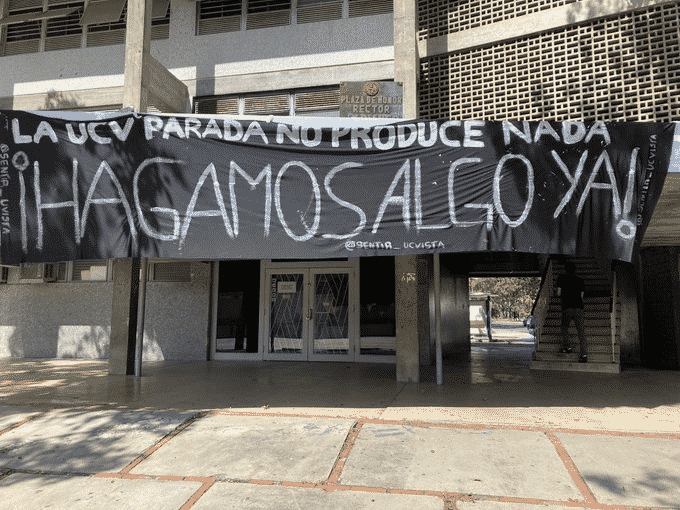En imágenes: docentes y estudiantes de la UCV protestaron a favor de la autonomía universitaria