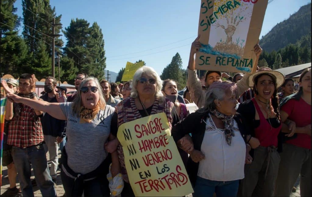 De fuertes incendios a un ataque al presidente: ¿qué ocurre en la Patagonia argentina?