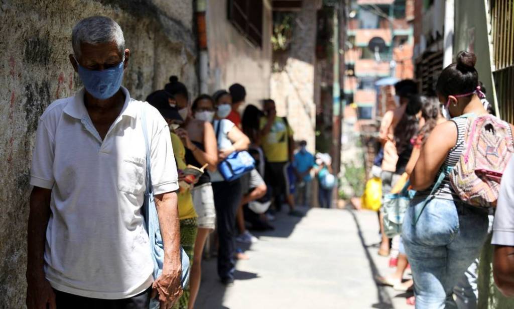 A un año del inicio de la pandemia por covid-19 se agudiza la crisis en centros médicos del país