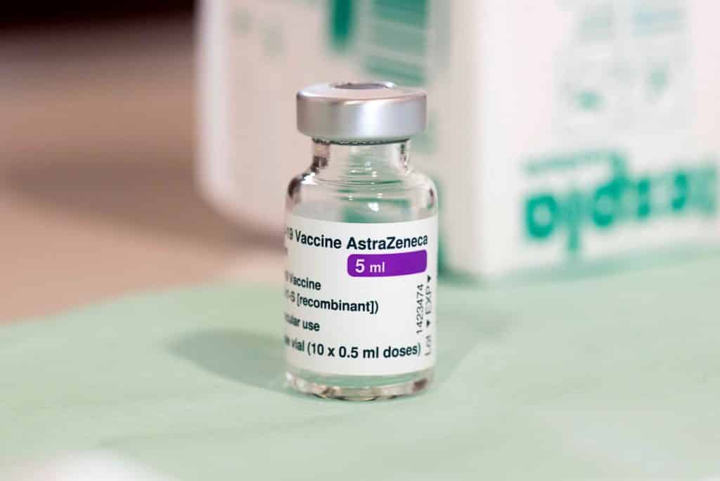 Inmunización con la vacuna de AstraZeneca: ¿Cuál es su efectividad y qué dice la OMS?