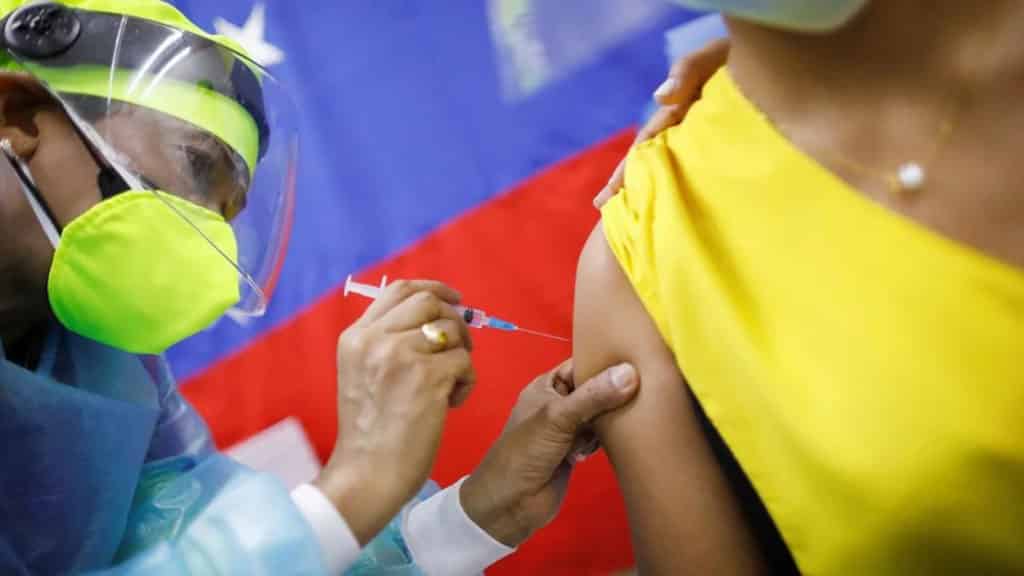 Médicos venezolanos recomiendan completar el esquema de vacunación ante aumento de casos de covid-19  