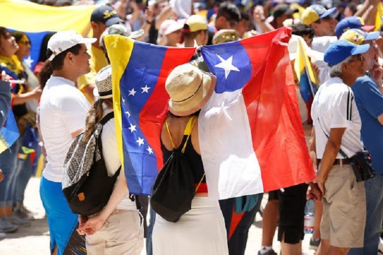 Qué deben hacer los venezolanos en Chile ante nueva ley migratoria