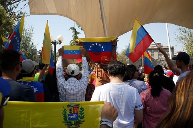 ¿Qué deben hacer los venezolanos que se encuentran en Chile ante la nueva ley migratoria?