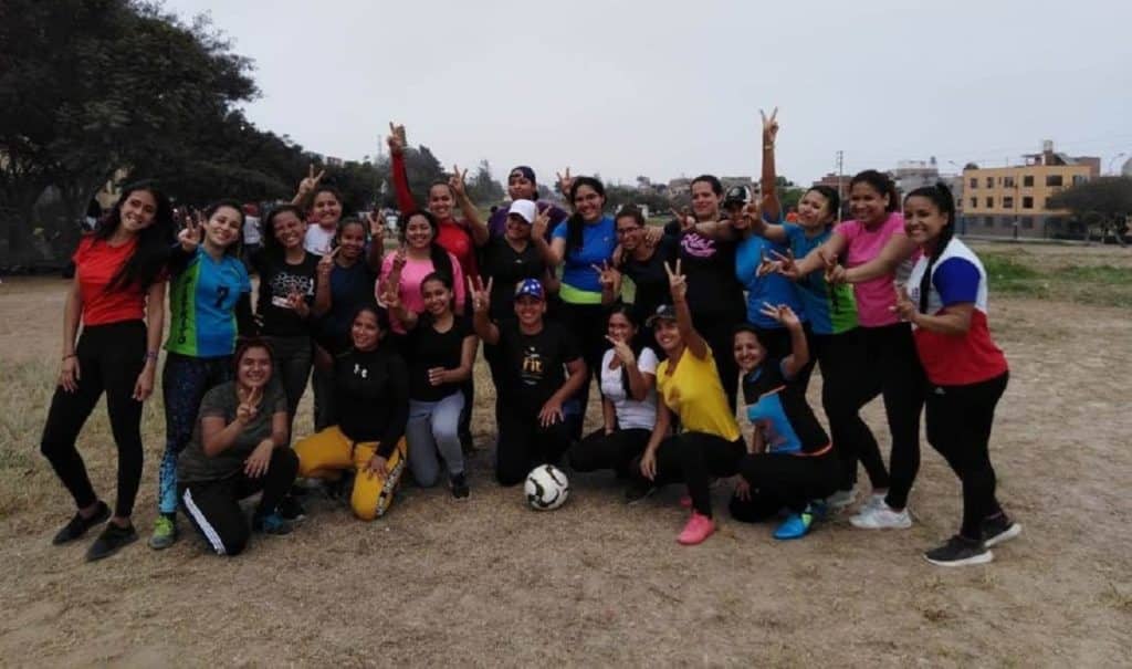 Tigritas del deporte: las venezolanas que promueven el kickingball en Perú