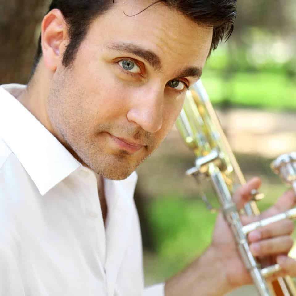 El trombonista griego que experimenta con la música venezolana