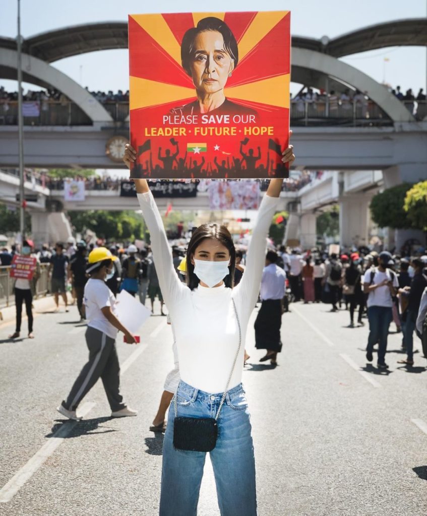 Miss Birmania, la joven que podría ir a la cárcel en su país por denunciar el golpe de Estado