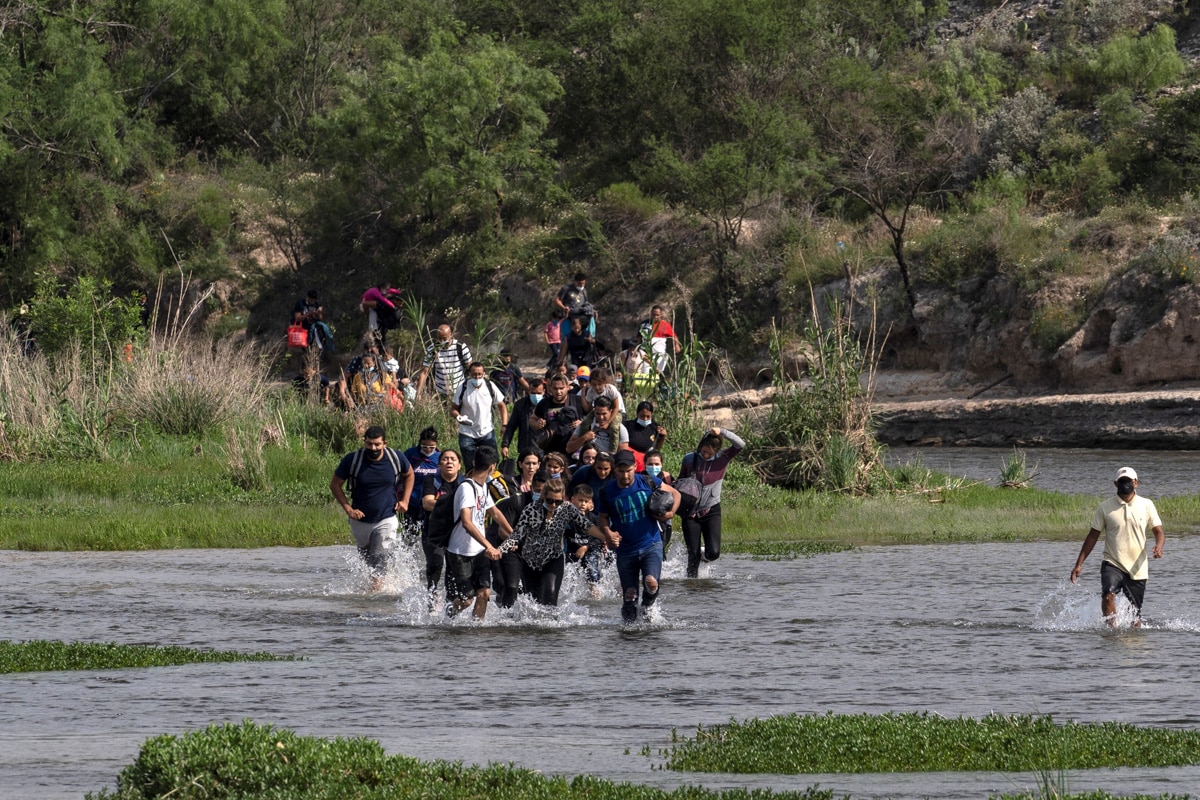Venezolanos Que Huyen De La Crisis Cruzan El Río Bravo De México Hacia