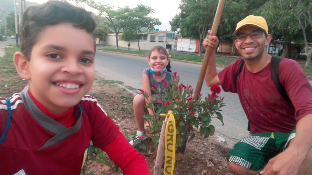 La familia venezolana que trabaja para sembrar el Araguaney en todo el país