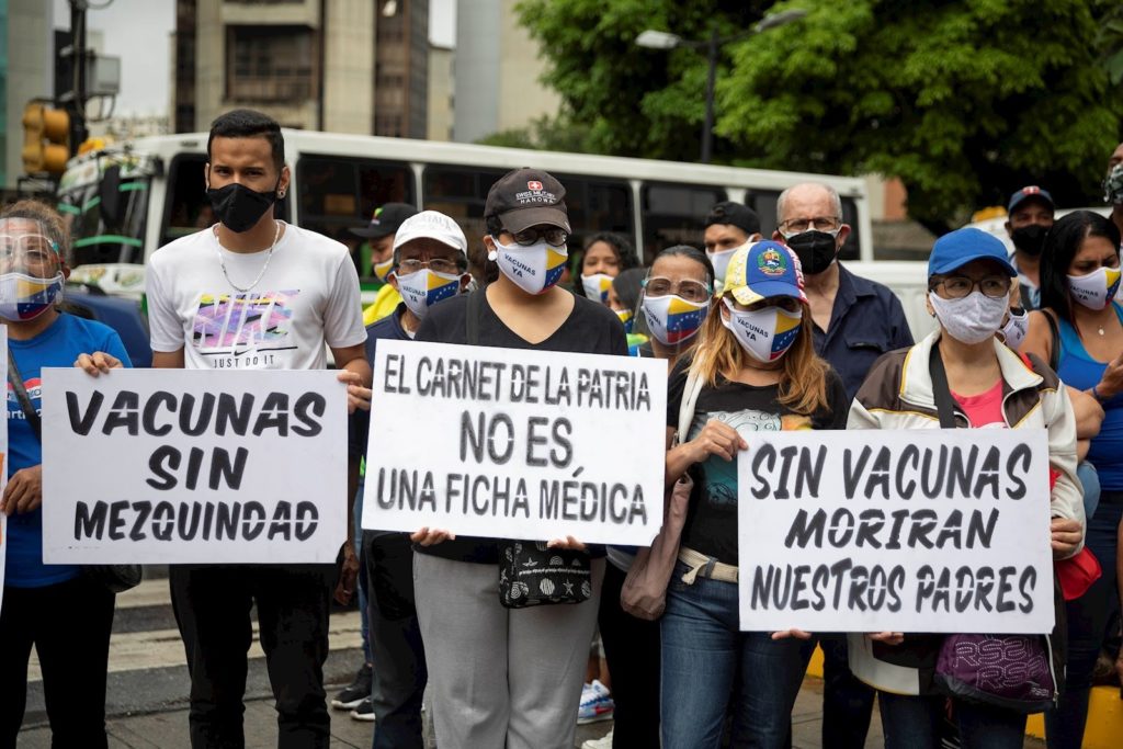 Los venezolanos exigen vacunas
