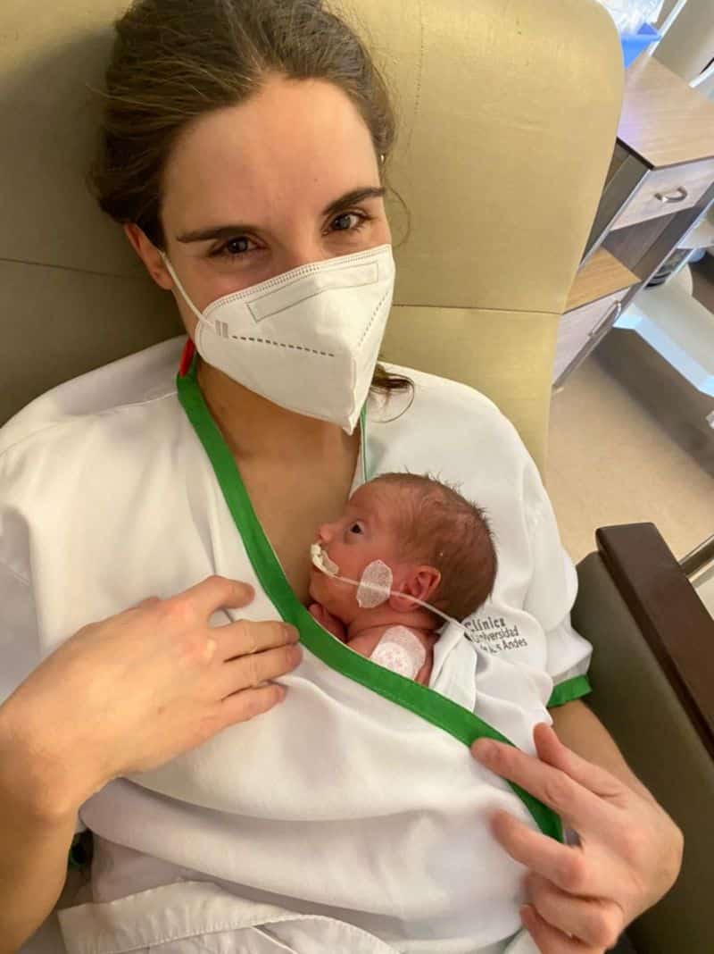 “Te vamos a tener que intubar e interrumpir el embarazo”: la chilena que tuvo a su hija estando hospitalizada grave por covid-19