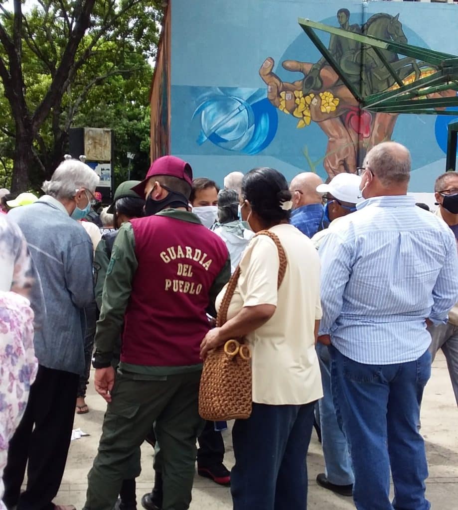 Un día en el Hotel Alba Caracas: El reflejo de las dificultades del programa de vacunación nacional