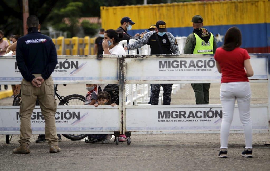 Las condiciones del paso migratorio que autorizó Colombia en la frontera con Venezuela