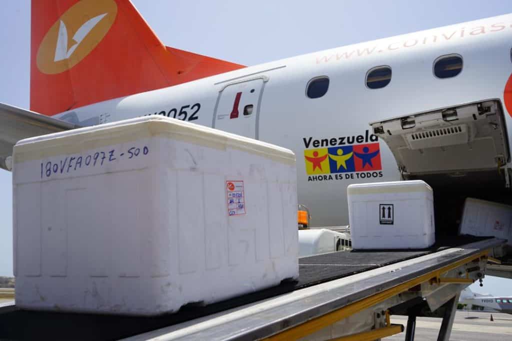 Conviasa envió este miércoles un cargamento con 20 mil dosis de la vacuna contra el covid-19 de Sinopharm a la isla de Antigua y Barbuda