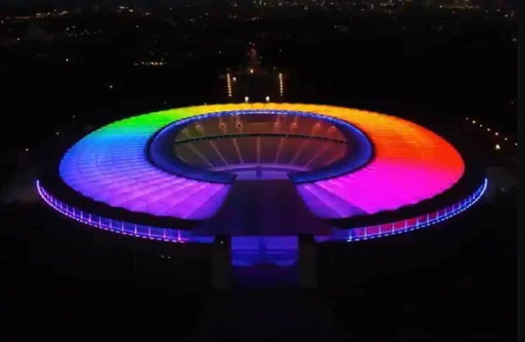 El fútbol europeo se ilumina con los colores del movimiento LGBTIQ+ ante una medida discriminatoria de la UEFA