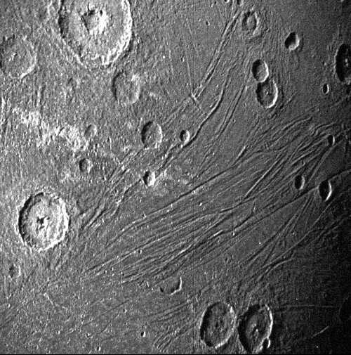 Las primeras imágenes tomadas por Juno de la luna gigante de Júpiter