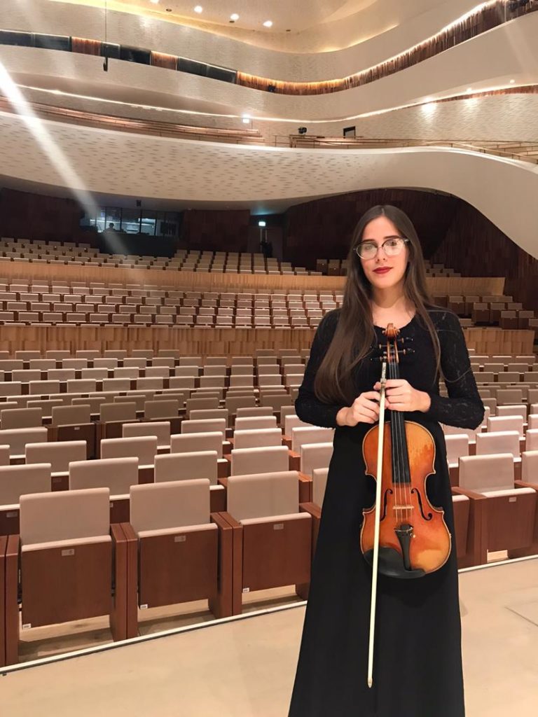 La historia de María José Contreras, una violinista tachirense que cautivó a un conservatorio en Francia