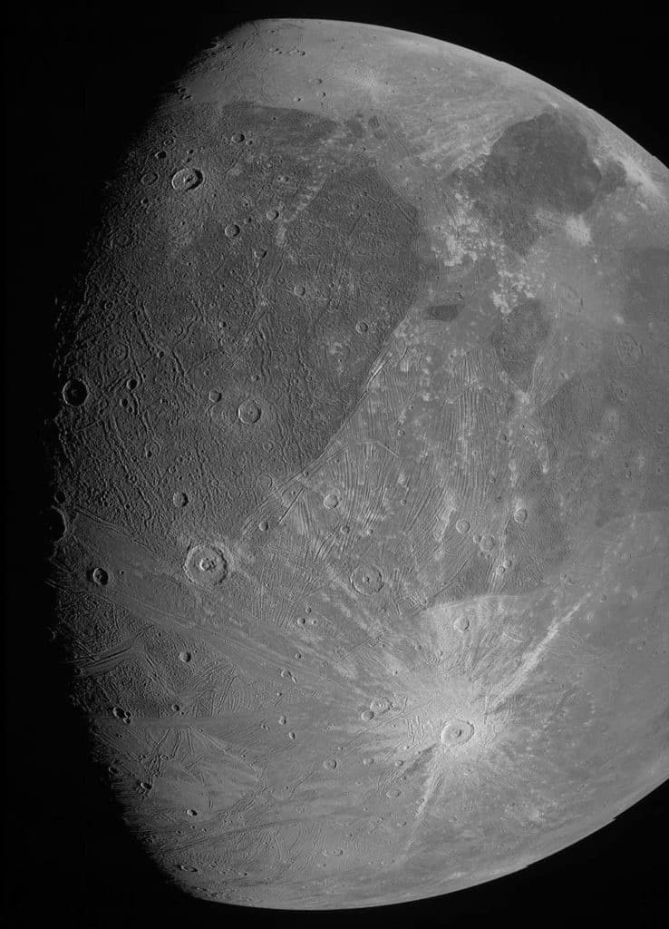 Las primeras imágenes tomadas por Juno de la luna gigante de Júpiter