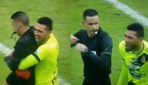 El festejo que hizo molestar a un árbitro en el fútbol colombiano