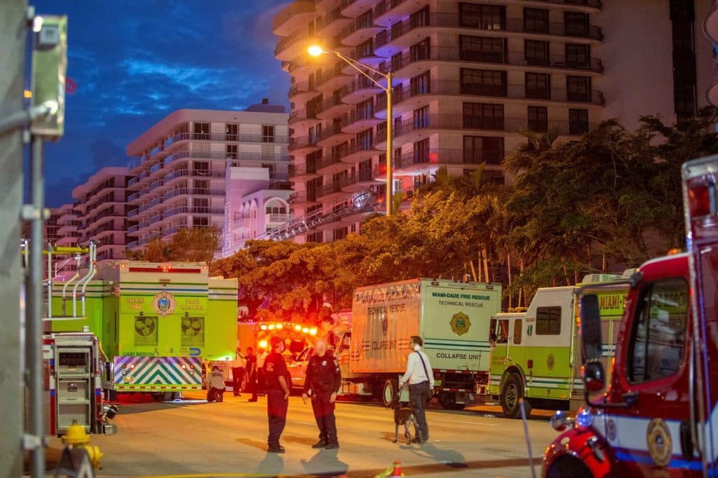“Era como si estuvieran cayendo piedras”: el trágico derrumbe de un edificio en Miami