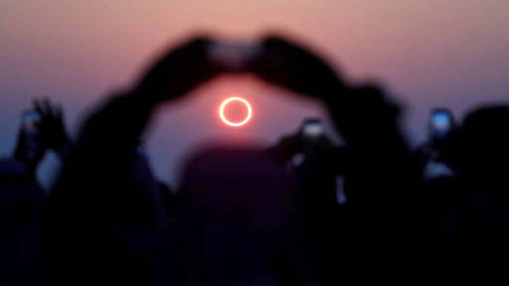 Eclipse solar anillo de fuego