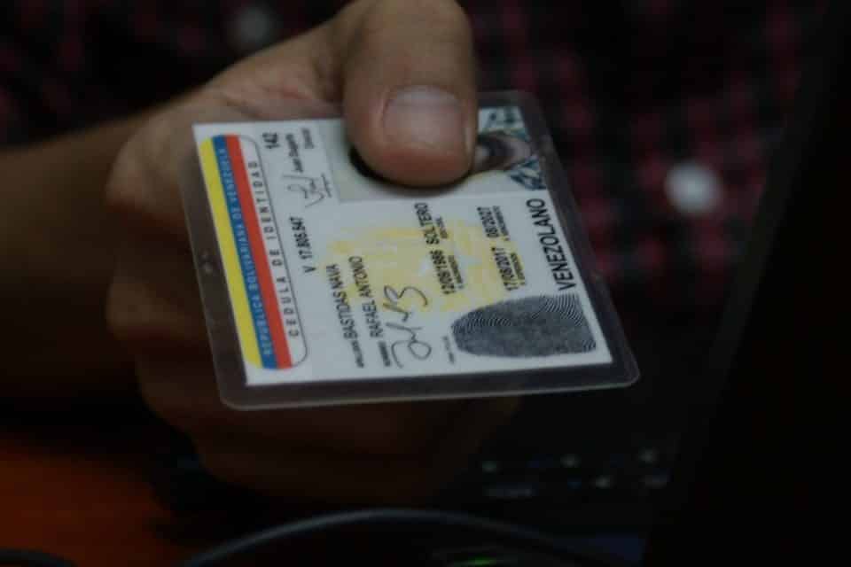Niños de padres venezolanos nacidos en EE UU pueden ingresar a Venezuela sin visa: los detalles