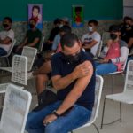 Entre largas filas y con pocas segundas dosis: así avanza la vacunación contra el covid-19 en Caracas